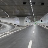 Dépoussiérage et entretien sont à l'ordre du jour de l'OFROU dans le tunnel de l'A9 à Viège
